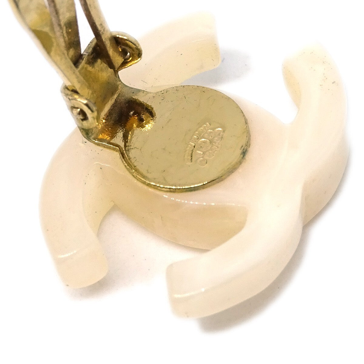 Chanel Cc Clip-On Earrings Metal And Resin Ecru Plastic Earrings Jewelry (Pre-Owned)