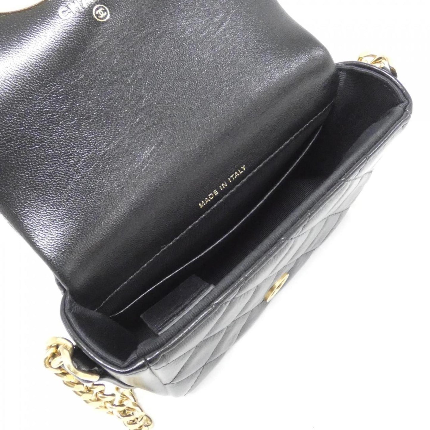 Chanel Black Leather Handbag (Pre-Owned)