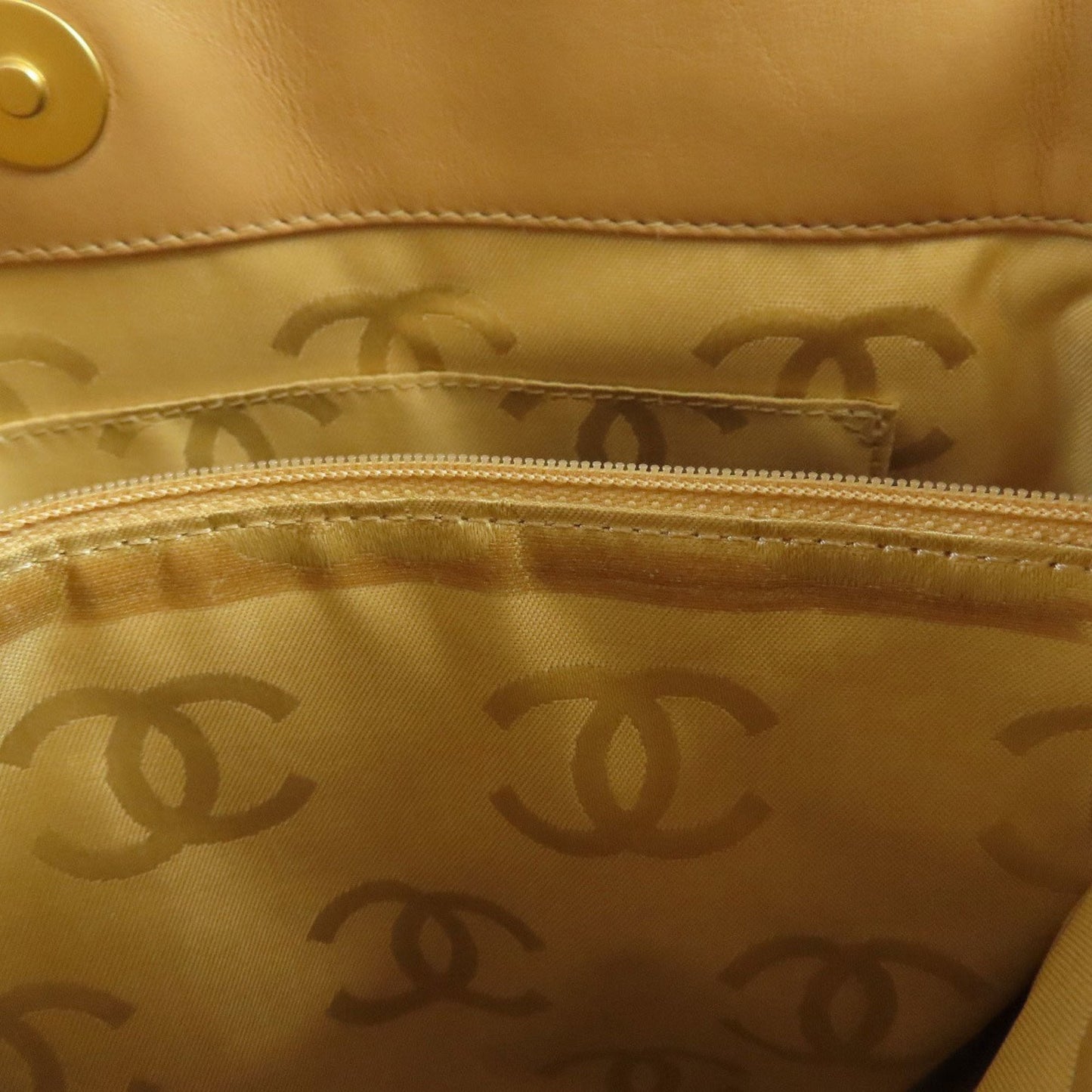 Chanel Wild Stitch Beige Leather Handbag (Pre-Owned)