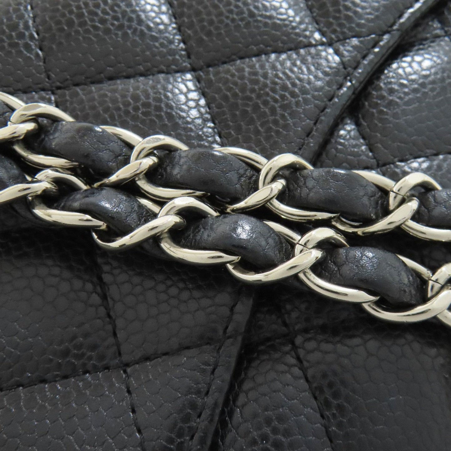Chanel Matelasse Black Leather Shoulder Bag (Pre-Owned)