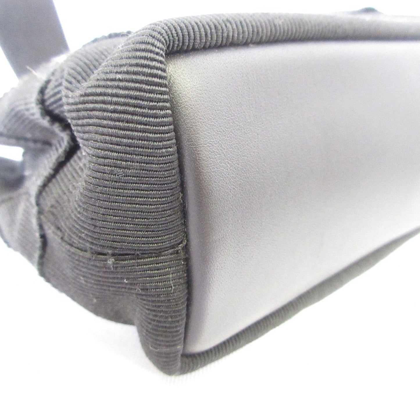 Salvatore Ferragamo Black Handbag (Pre-Owned)