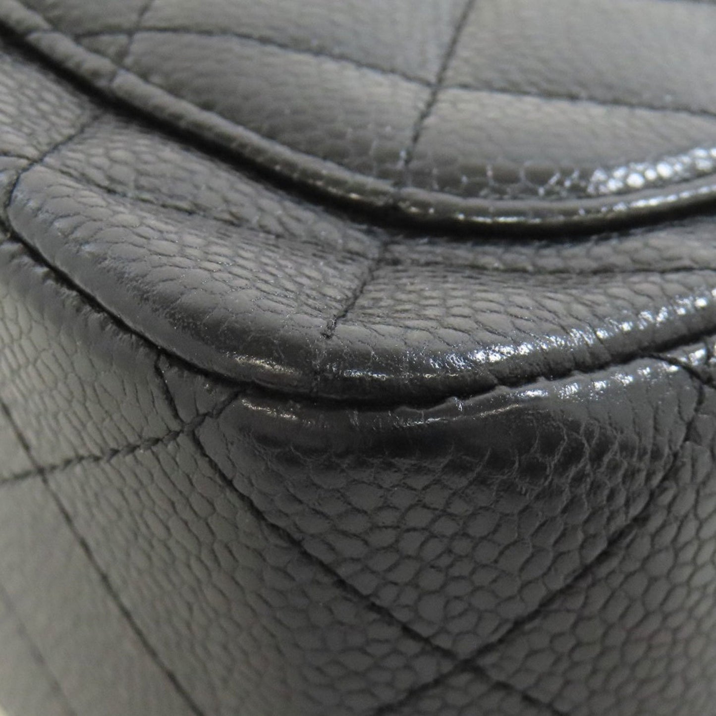 Chanel Matelasse Black Leather Shoulder Bag (Pre-Owned)