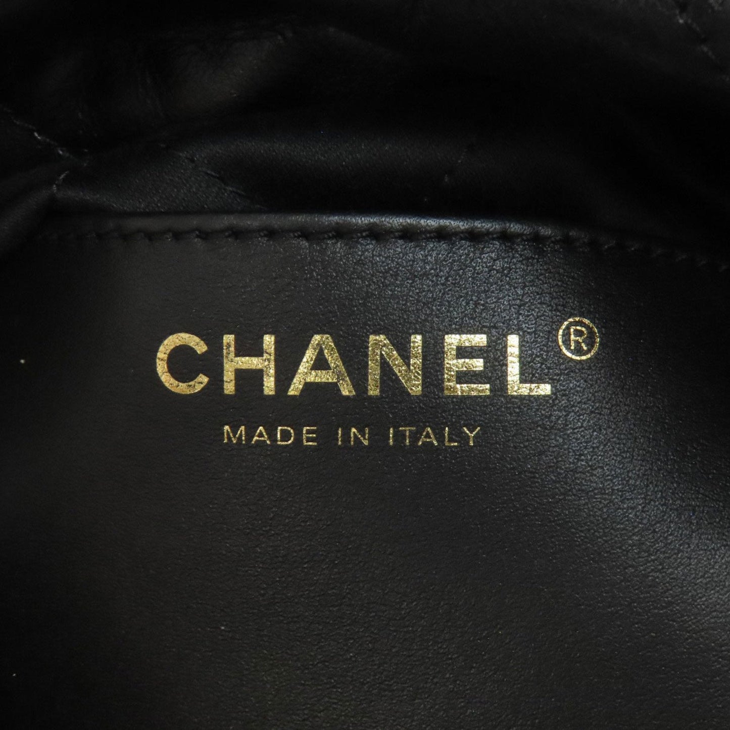 Chanel Black Leather Handbag (Pre-Owned)