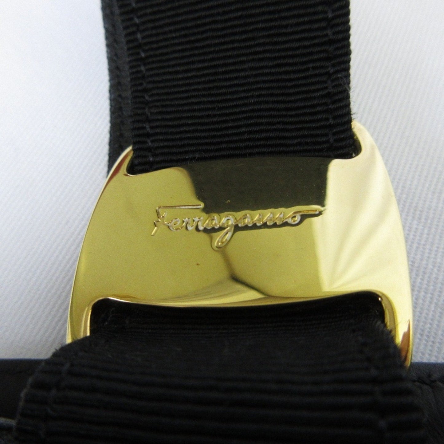 Salvatore Ferragamo Black Handbag (Pre-Owned)