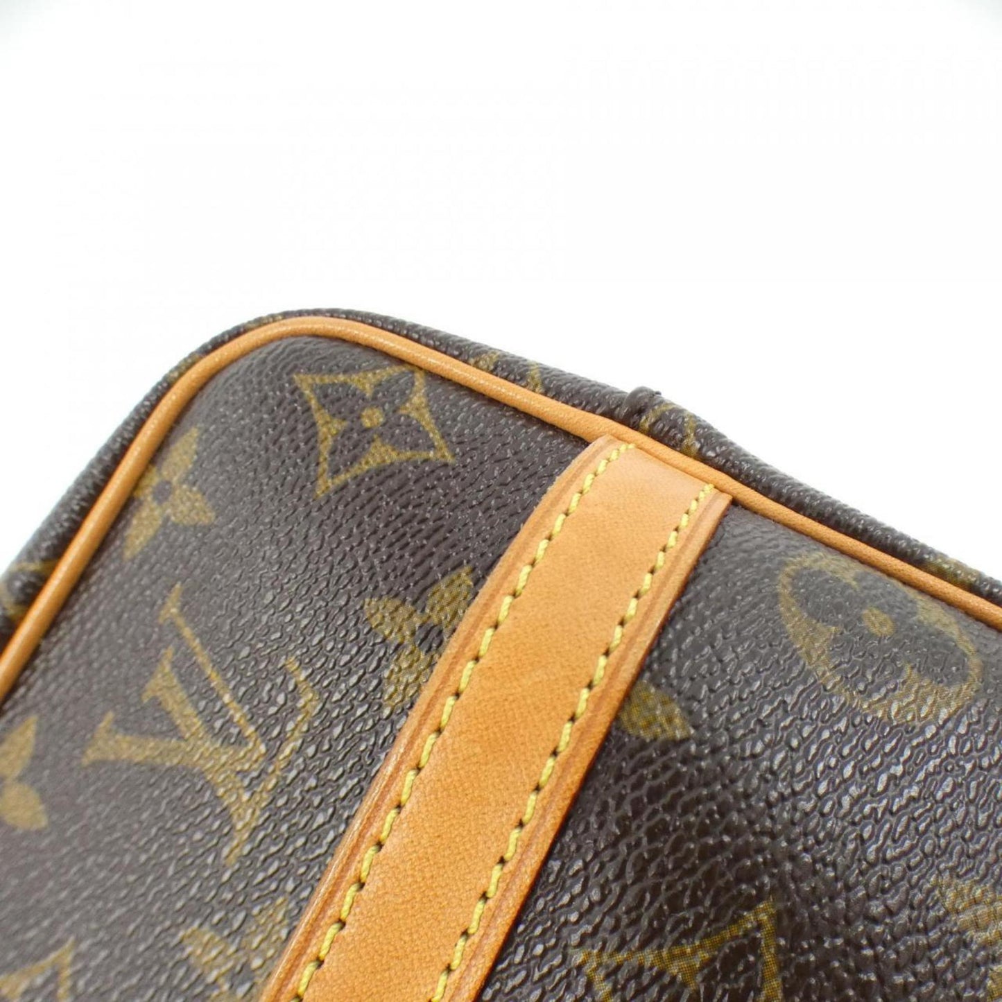 Louis Vuitton Marron Coated Canvas Shoulder Bag (Pre-Owned)