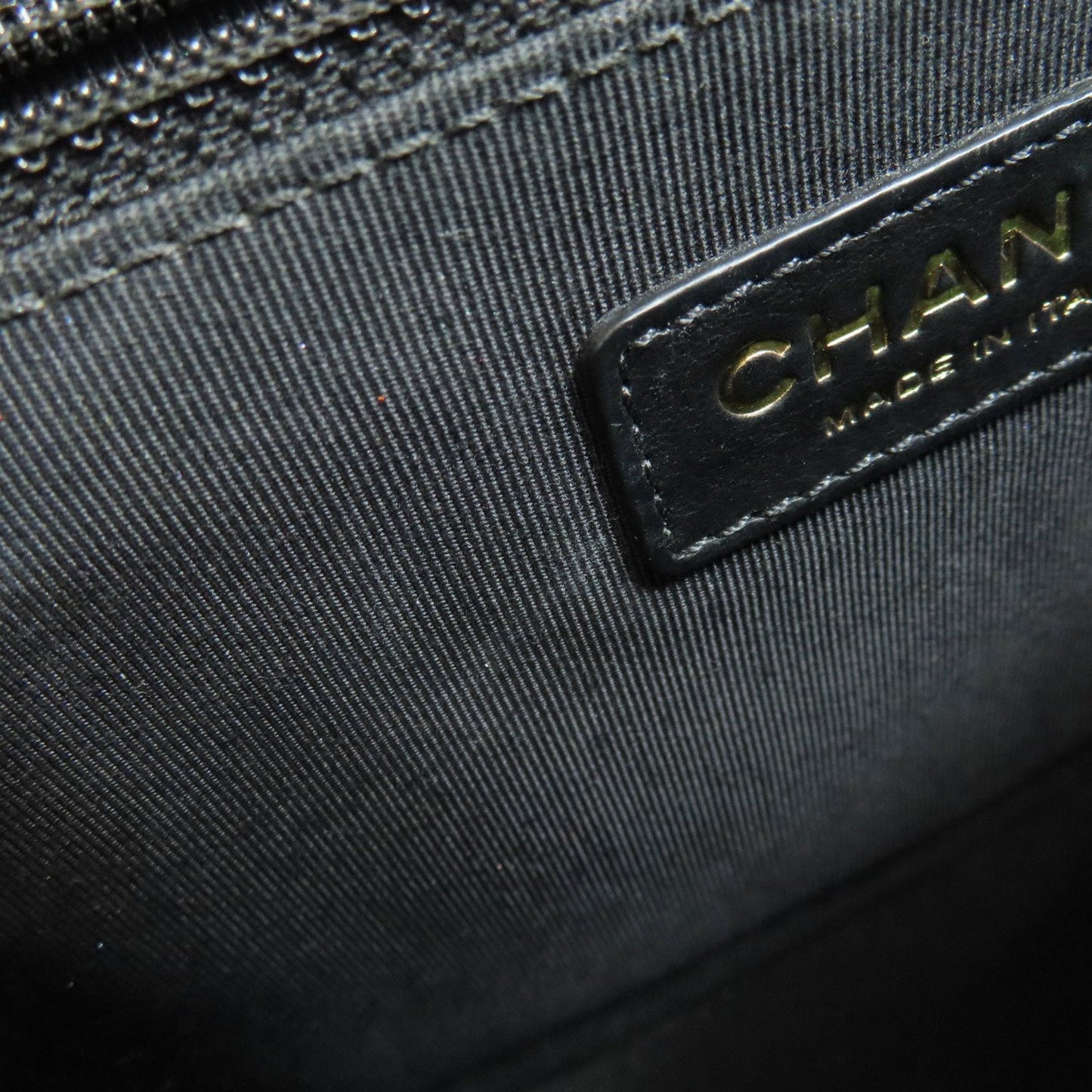 Chanel Matelasse Black Leather Shoulder Bag (Pre-Owned)