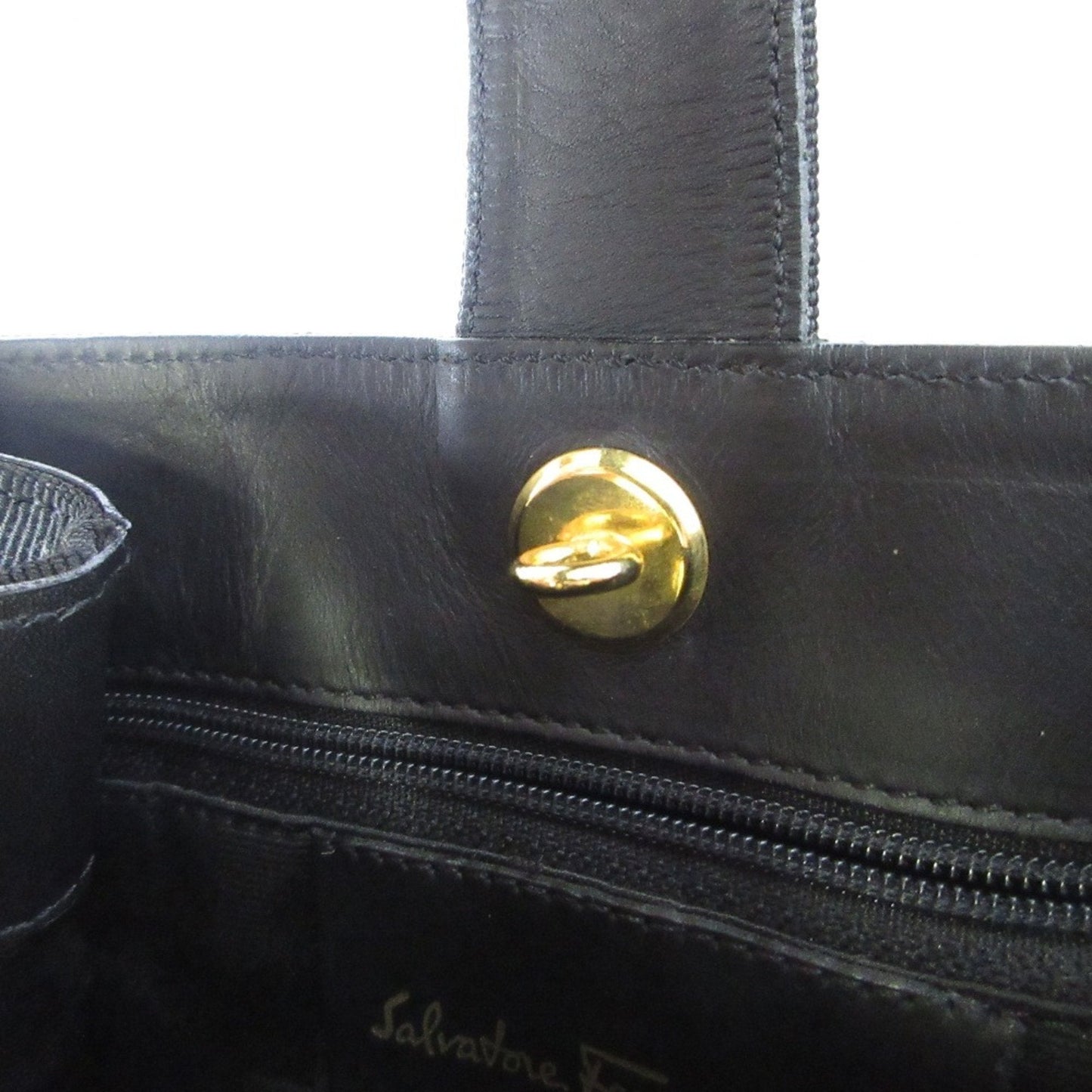 Salvatore Ferragamo Black Handbag (Pre-Owned)