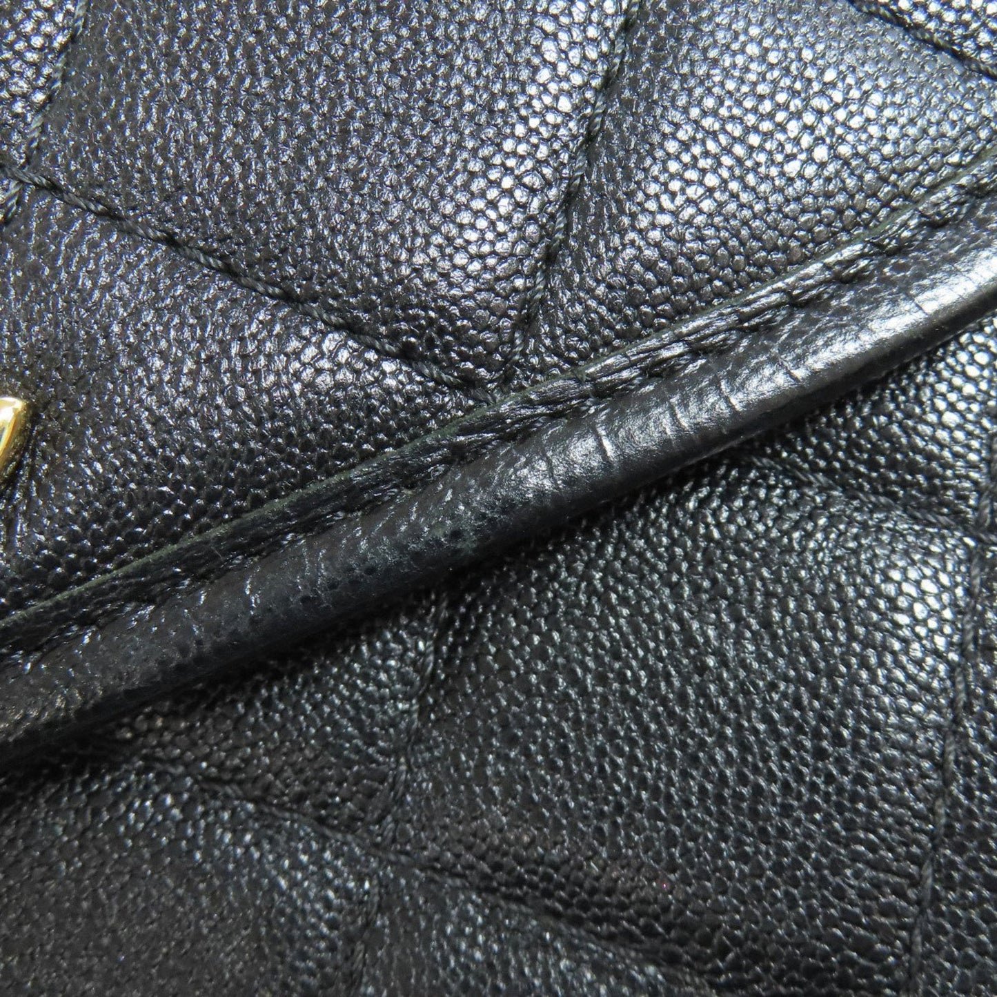 Chanel Matelasse Black Leather Shoulder Bag (Pre-Owned)