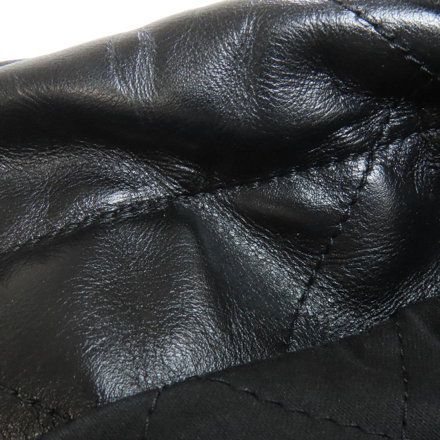 Chanel Black Leather Handbag (Pre-Owned)