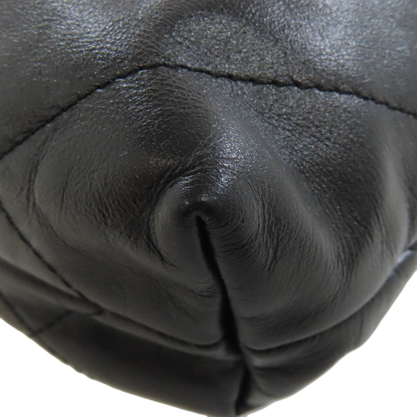 Chanel Black Leather Handbag (Pre-Owned)