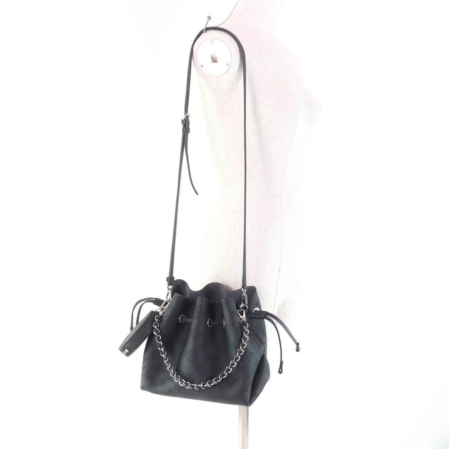 Louis Vuitton Noir Shoulder Bag (Pre-Owned)