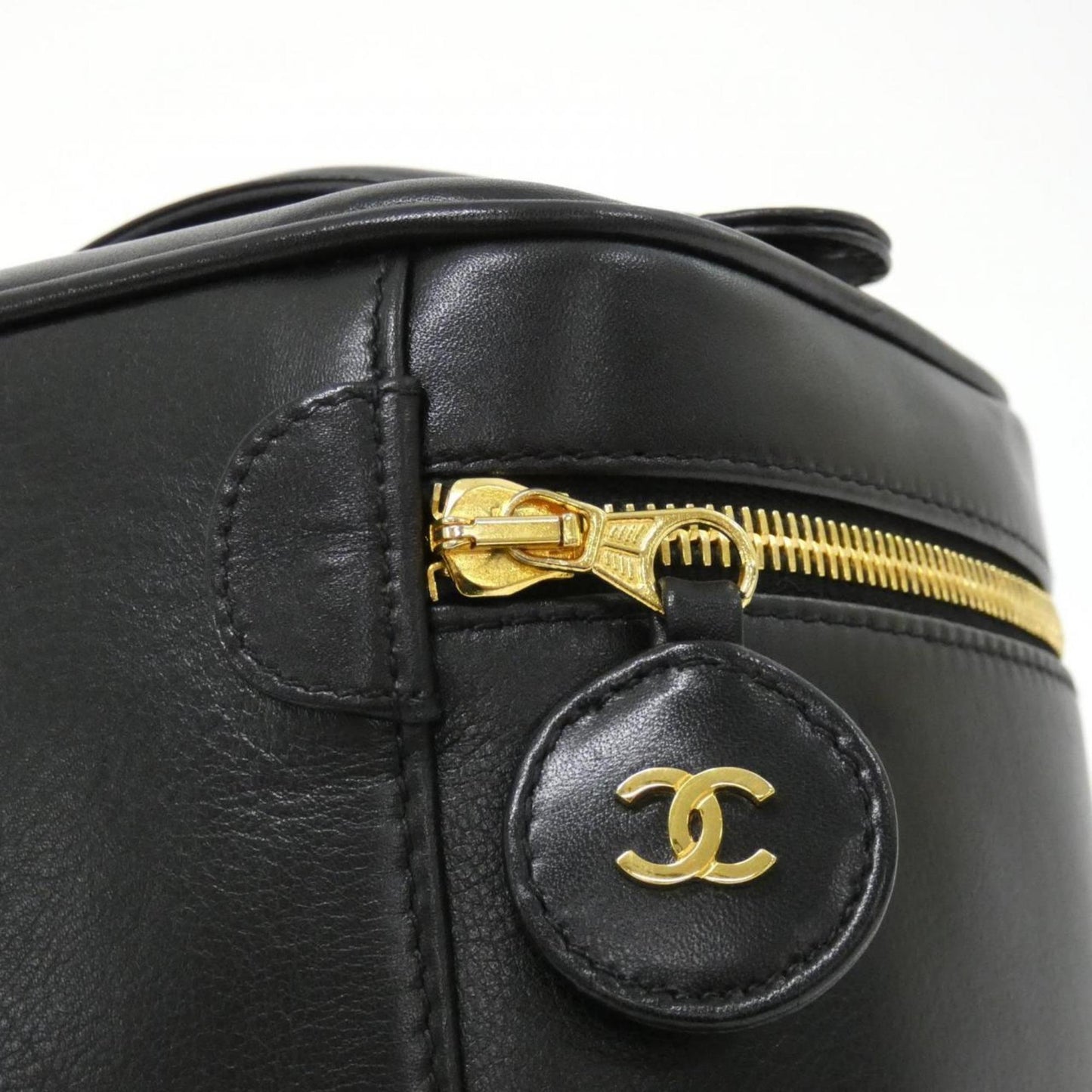 Chanel Black Leather Handbag (Pre-Owned)