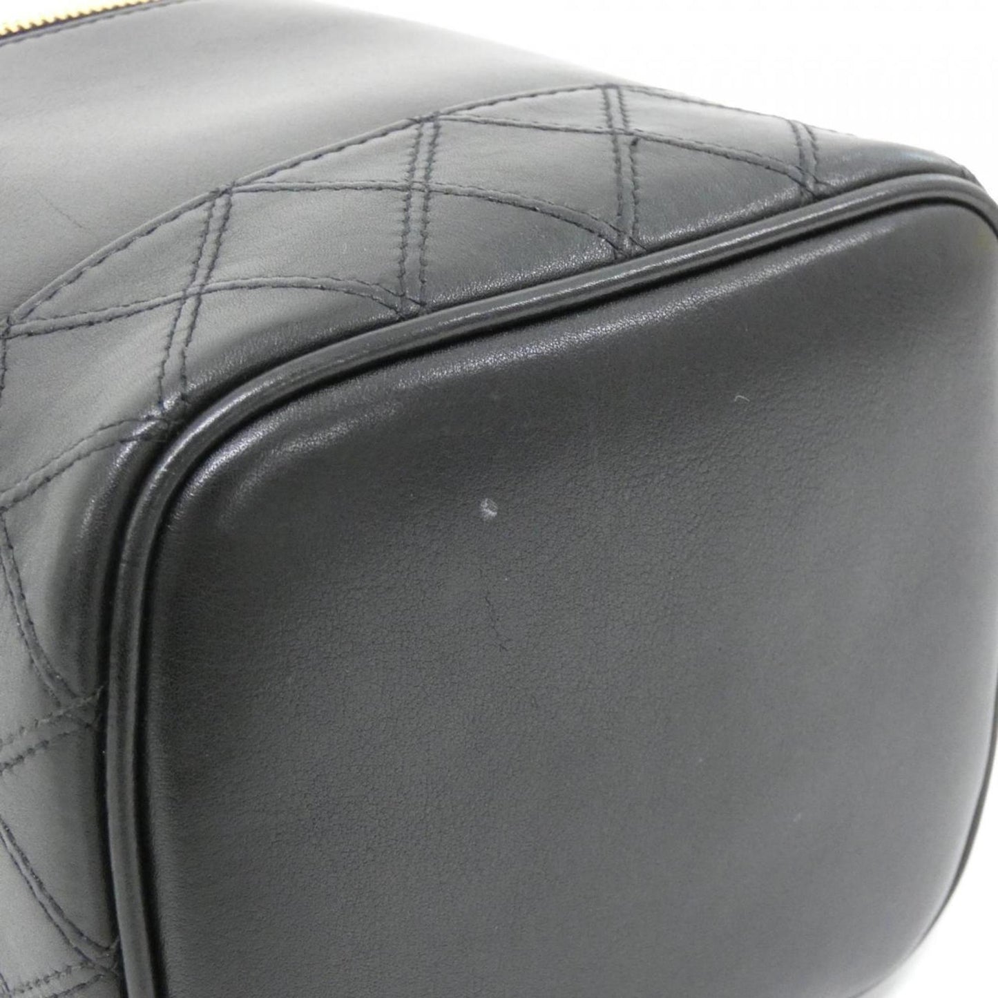 Chanel Black Leather Handbag (Pre-Owned)
