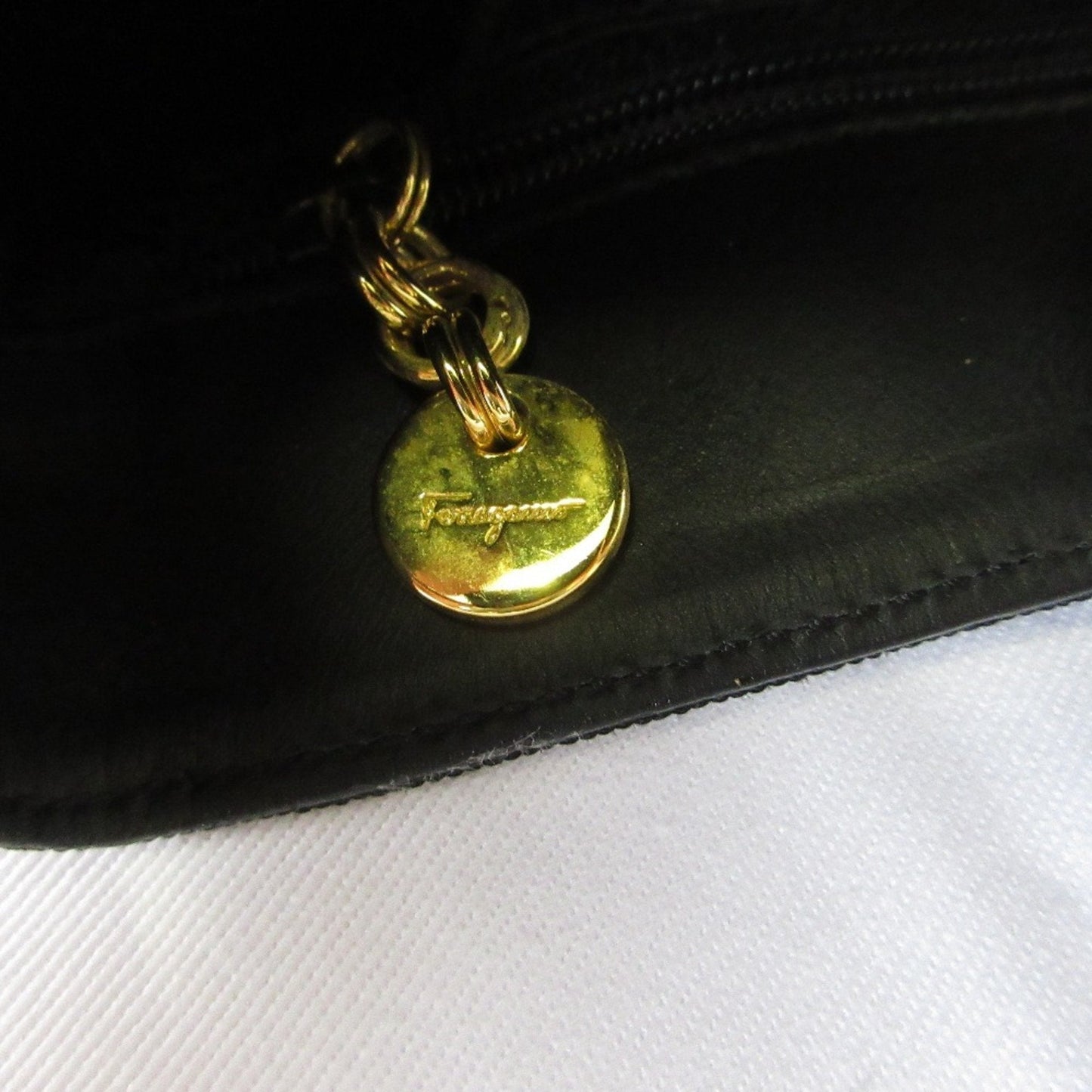 Salvatore Ferragamo Black Handbag (Pre-Owned)