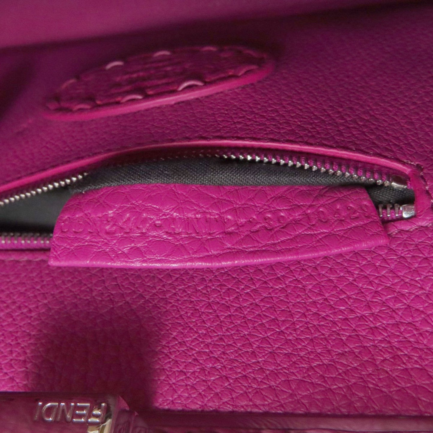 Fendi Pink Leather Handbag (Pre-Owned)