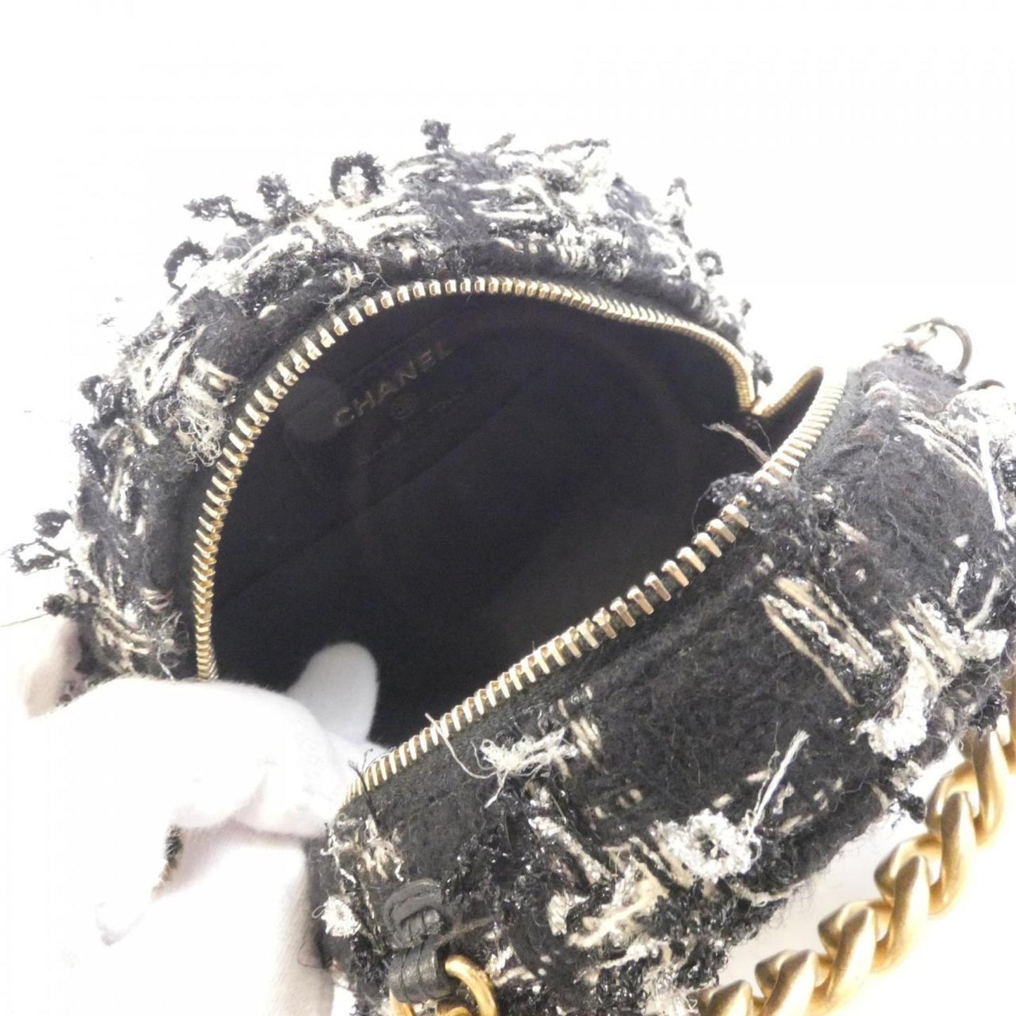 Chanel Black White Tweed Shoulder Bag (Pre-Owned)