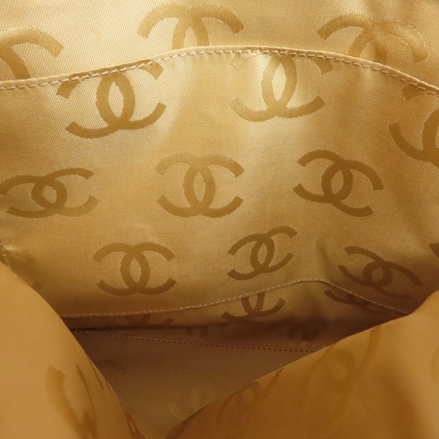 Chanel Wild Stitch Beige Leather Handbag (Pre-Owned)