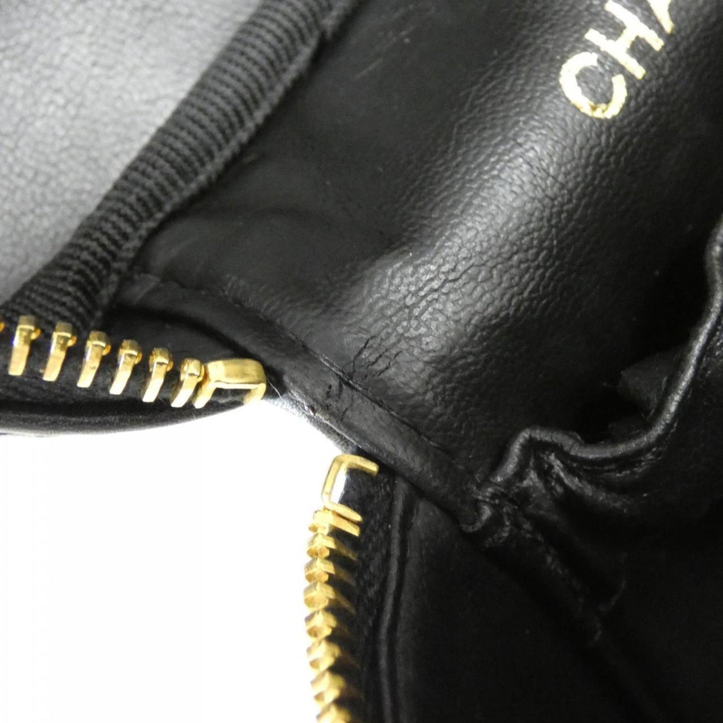 Chanel Black Leather Handbag (Pre-Owned)