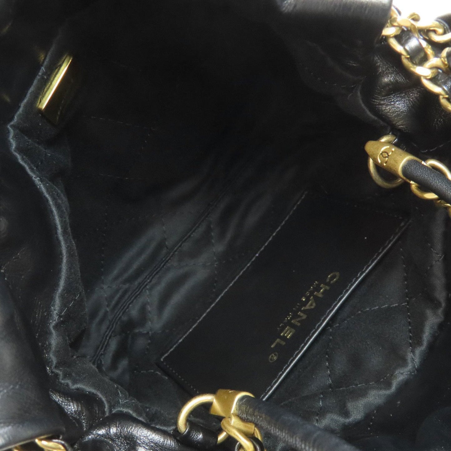 Chanel Black Leather Handbag (Pre-Owned)