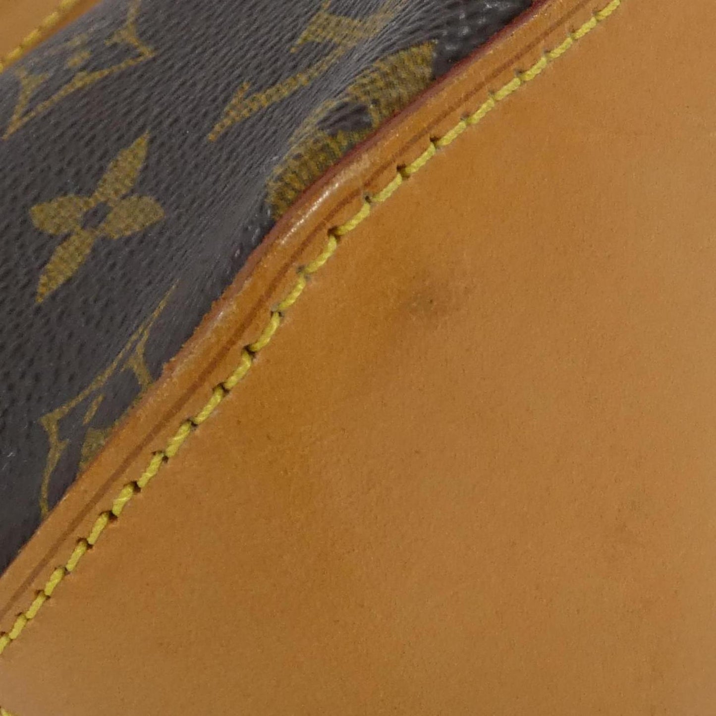 Louis Vuitton Marron Coated Canvas Shoulder Bag (Pre-Owned)