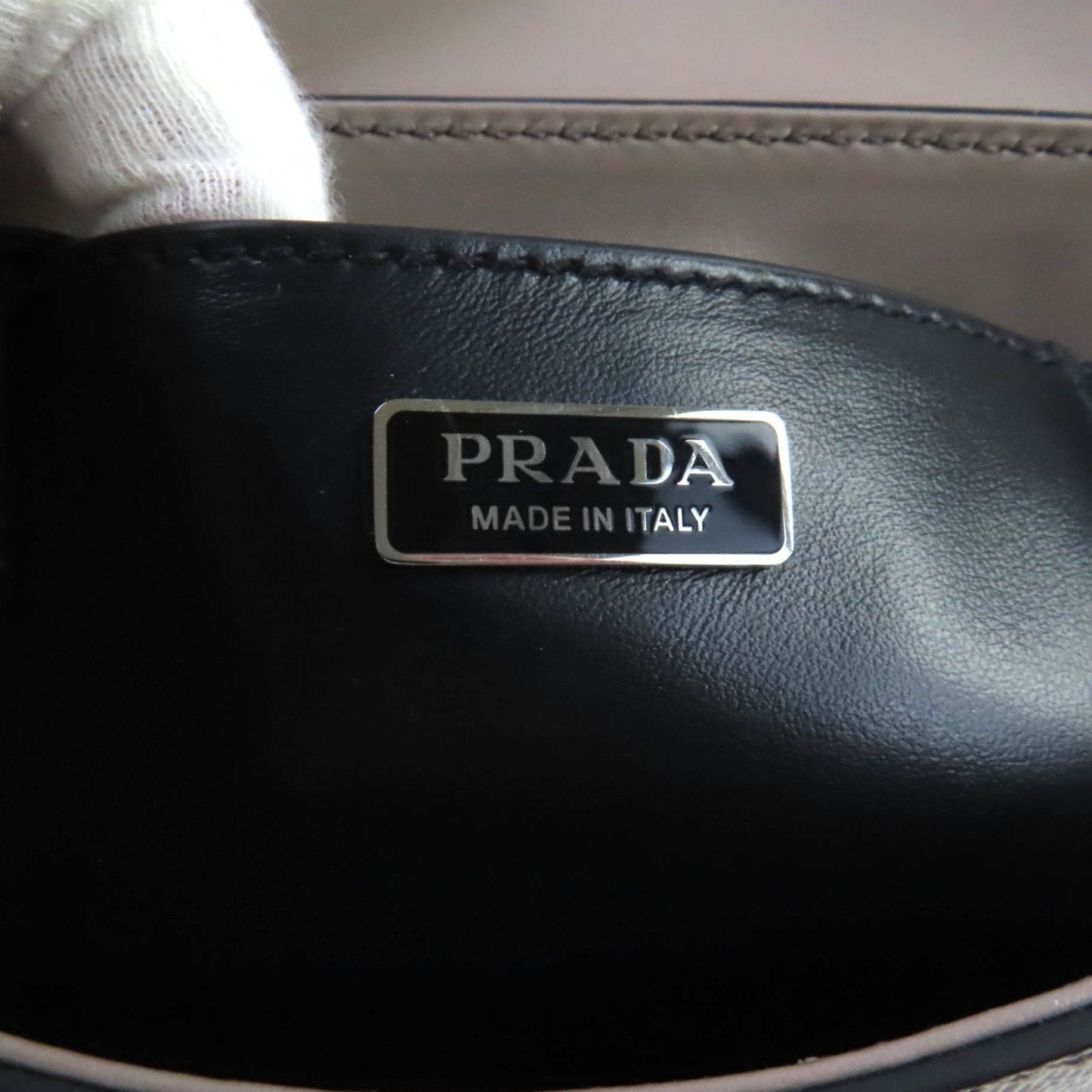 Prada Beige Leather Shoulder Bag (Pre-Owned)