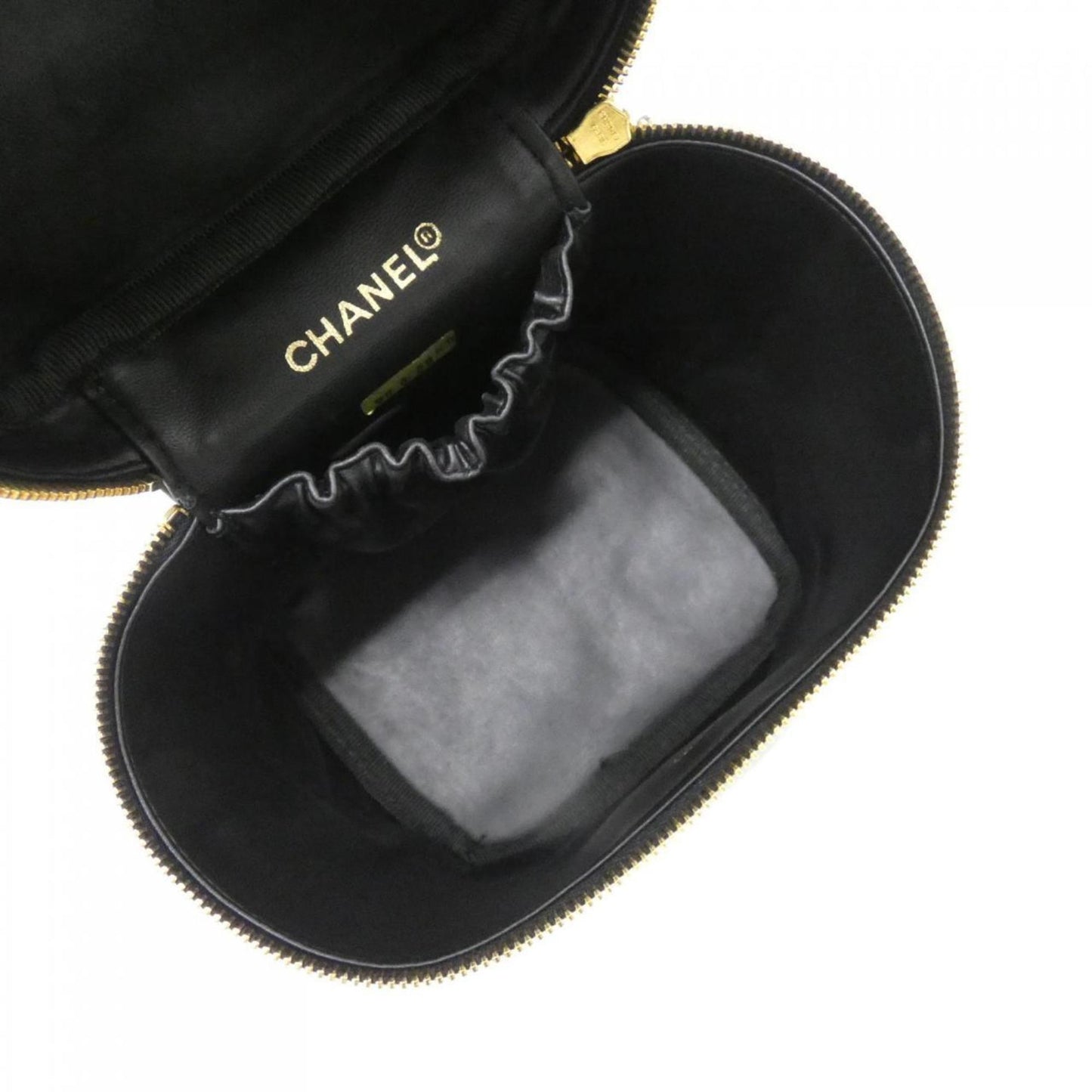 Chanel Black Leather Handbag (Pre-Owned)