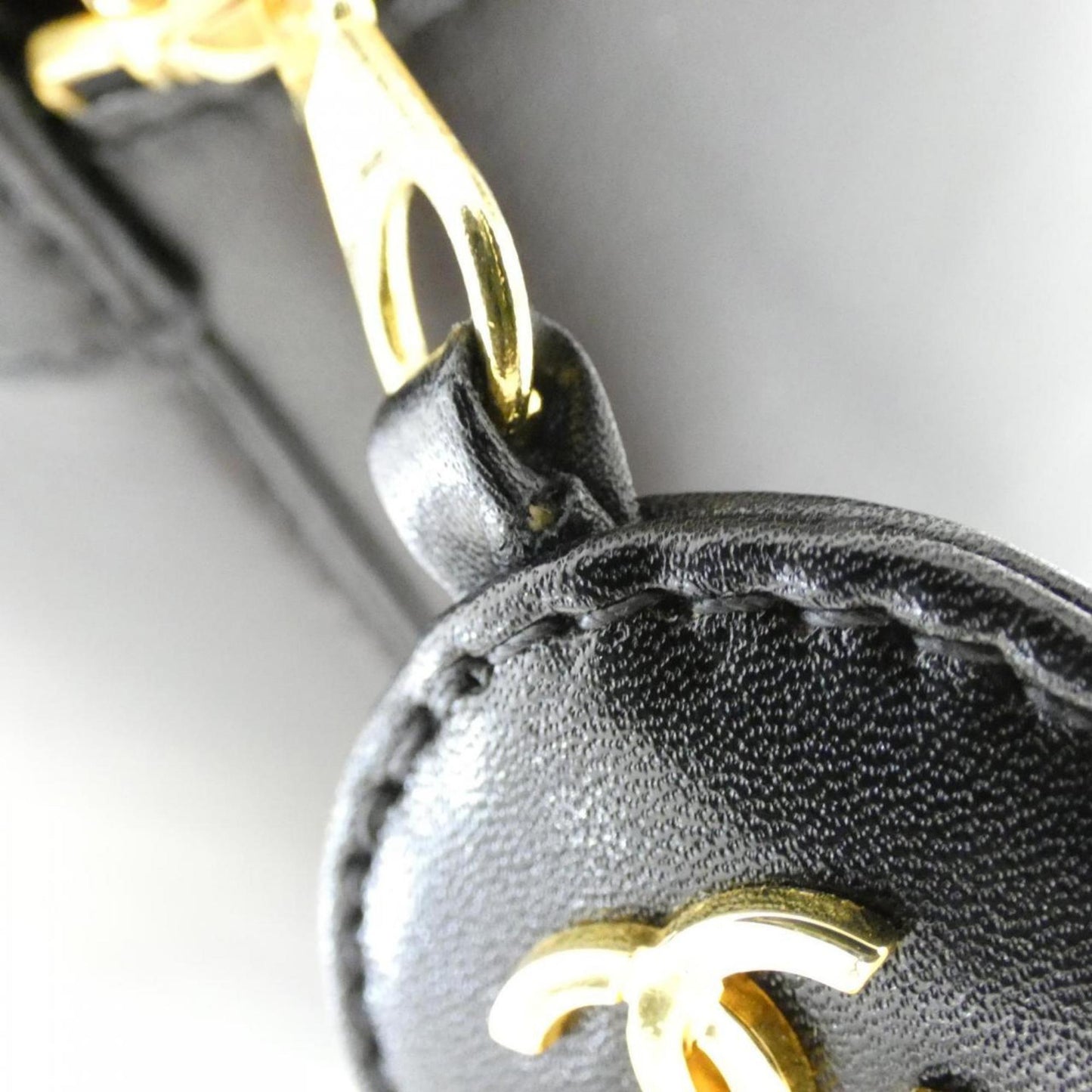 Chanel Black Leather Handbag (Pre-Owned)