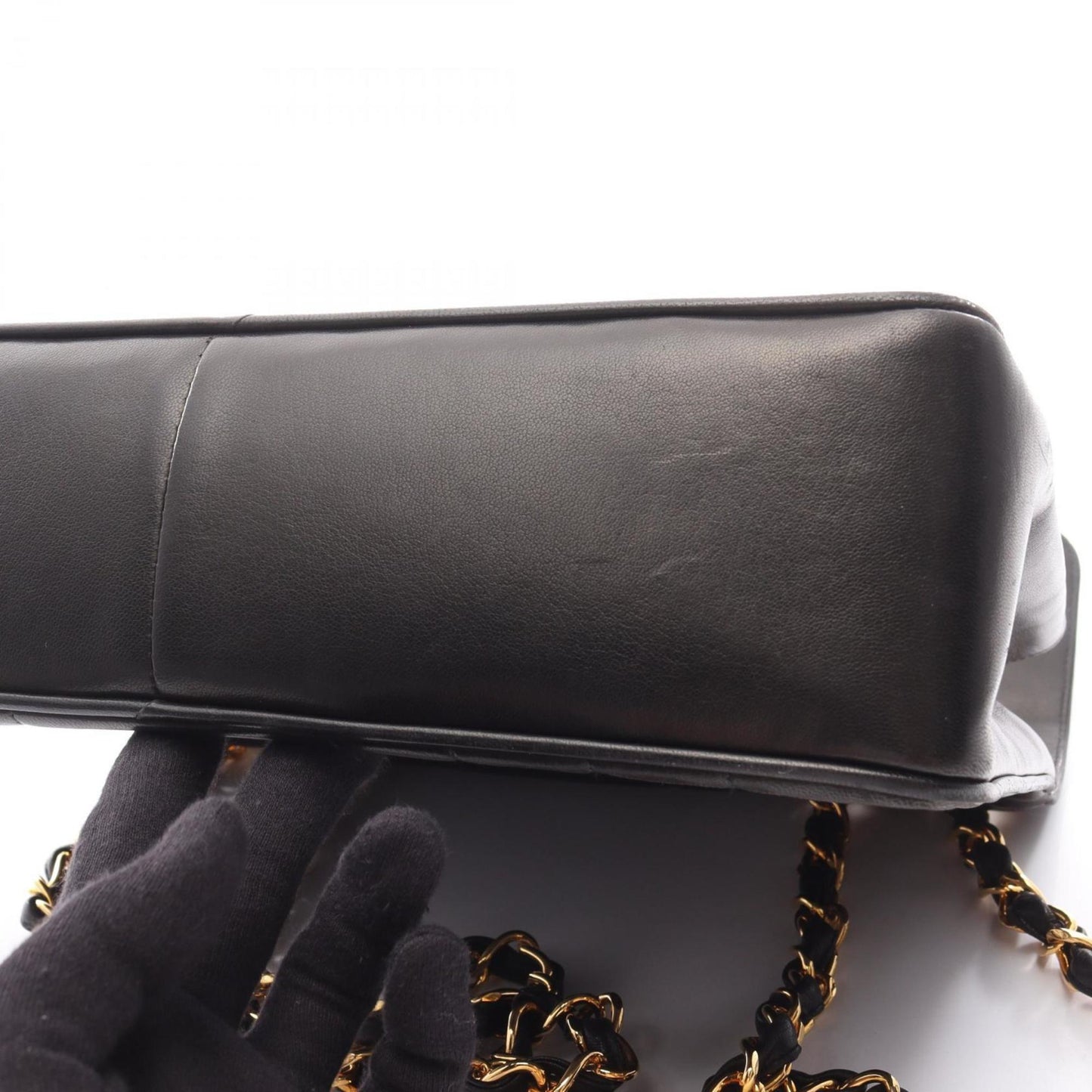 Chanel Black Leather Shoulder Bag (Pre-Owned)