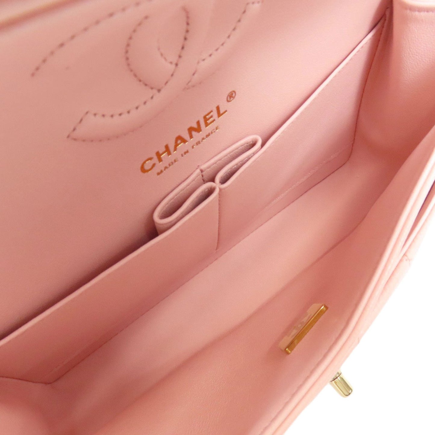 Chanel Matelasse Pink Leather Shoulder Bag (Pre-Owned)