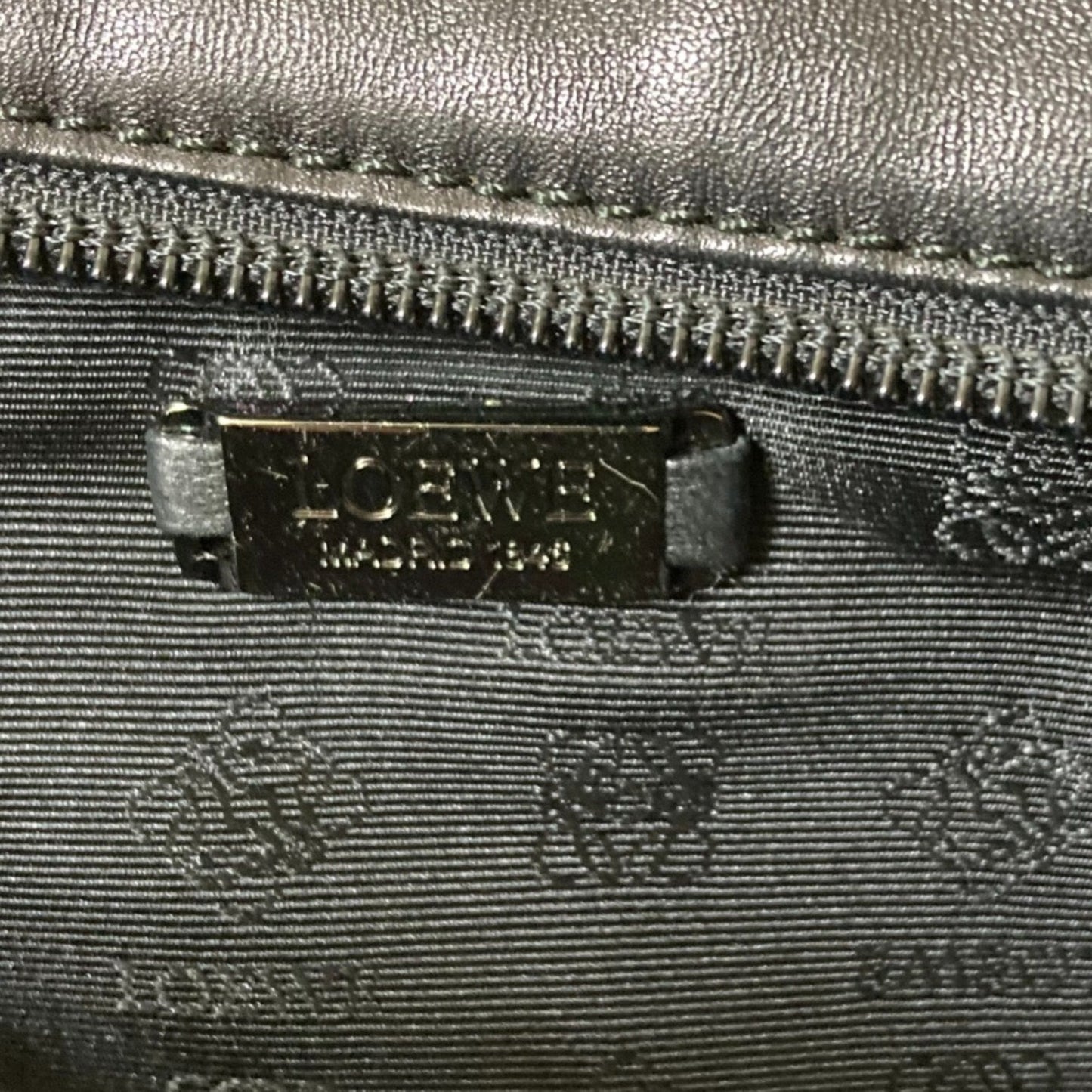 Loewe Black Handbag (Pre-Owned)