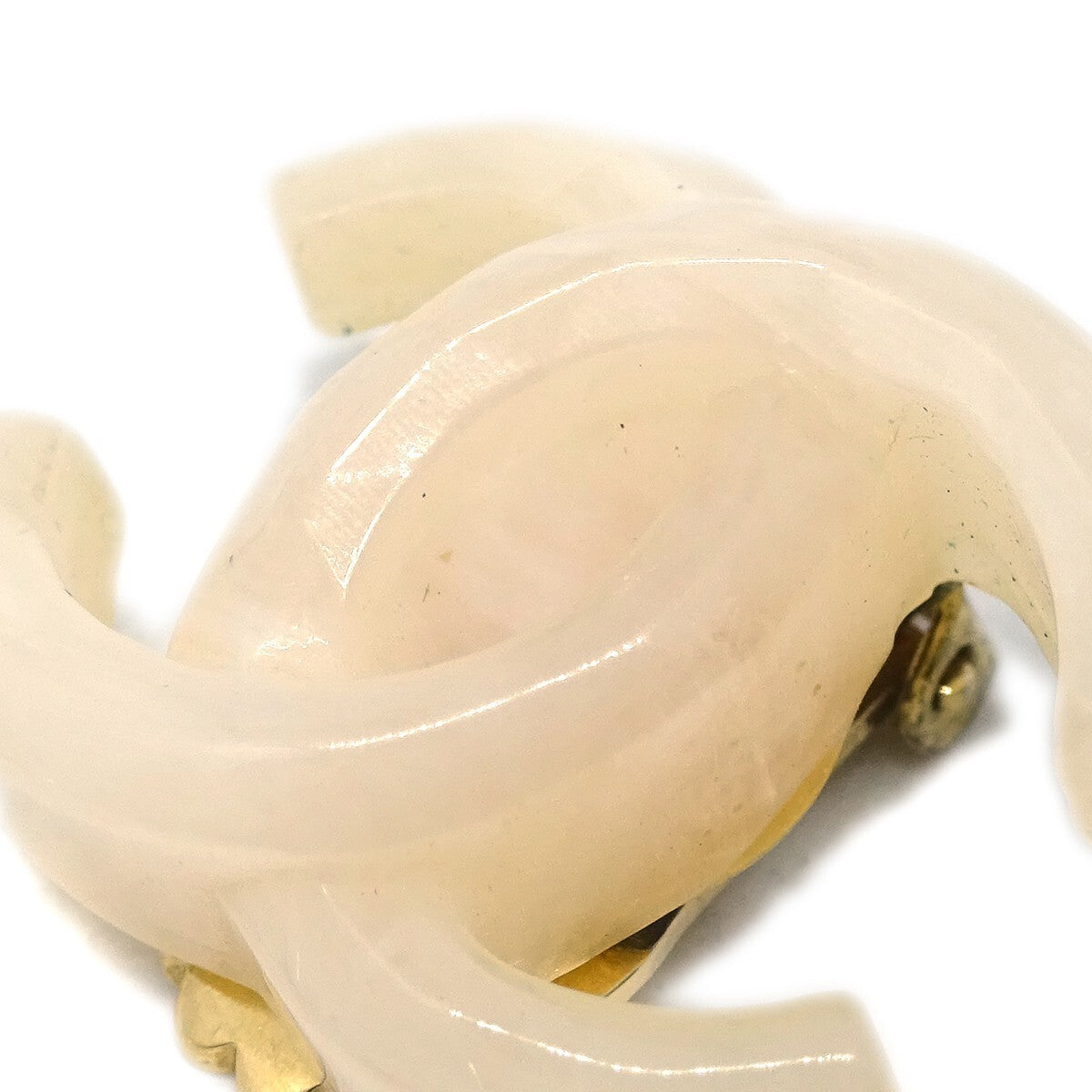 Chanel Cc Clip-On Earrings Metal And Resin Ecru Plastic Earrings Jewelry (Pre-Owned)