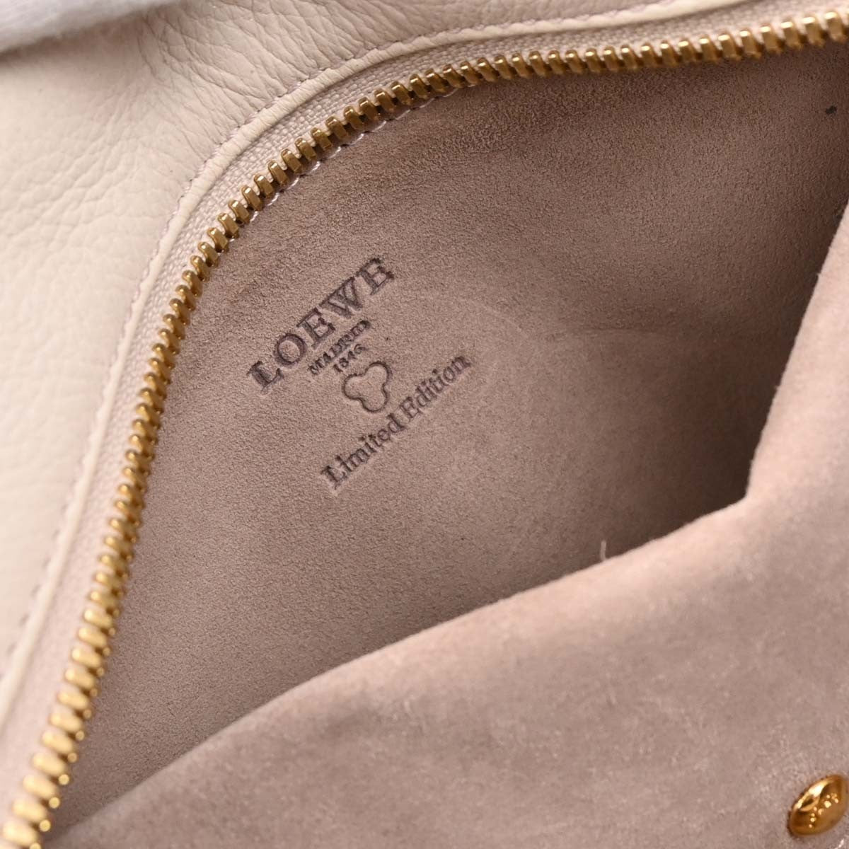 Loewe Amazona Bag Leather Ecru Leather Bag (Pre-Owned)