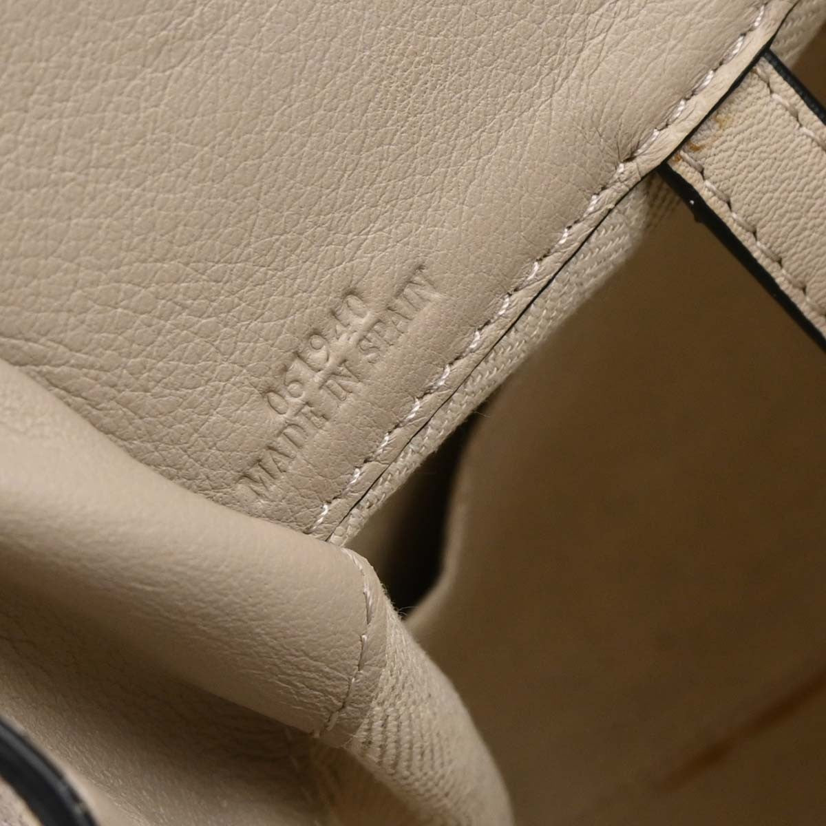 Loewe Hammock Drawstring Bag Leather Gray Leather Handbag (Pre-Owned)