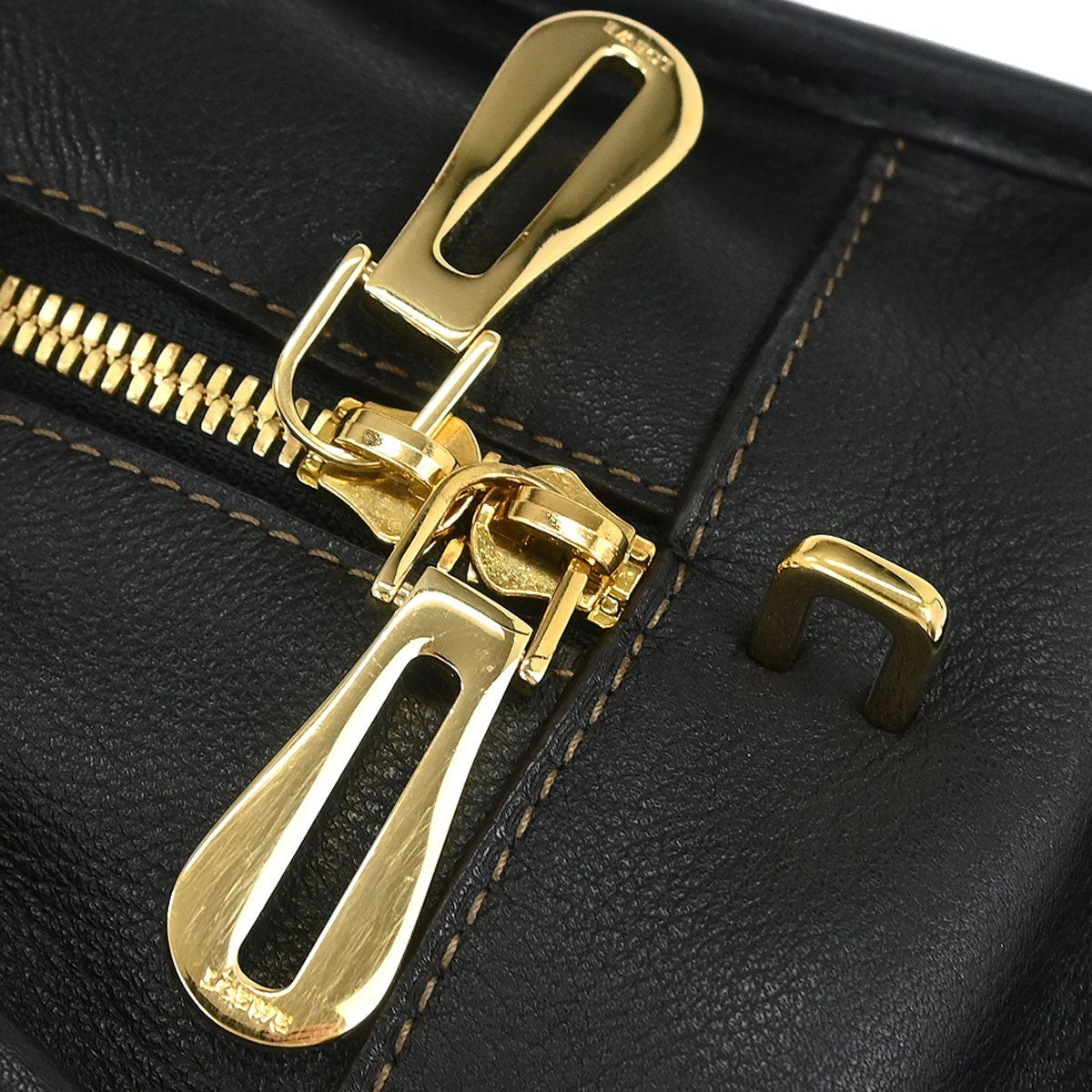 Loewe Amazona Bag Leather Beige Leather Handbag (Pre-Owned)