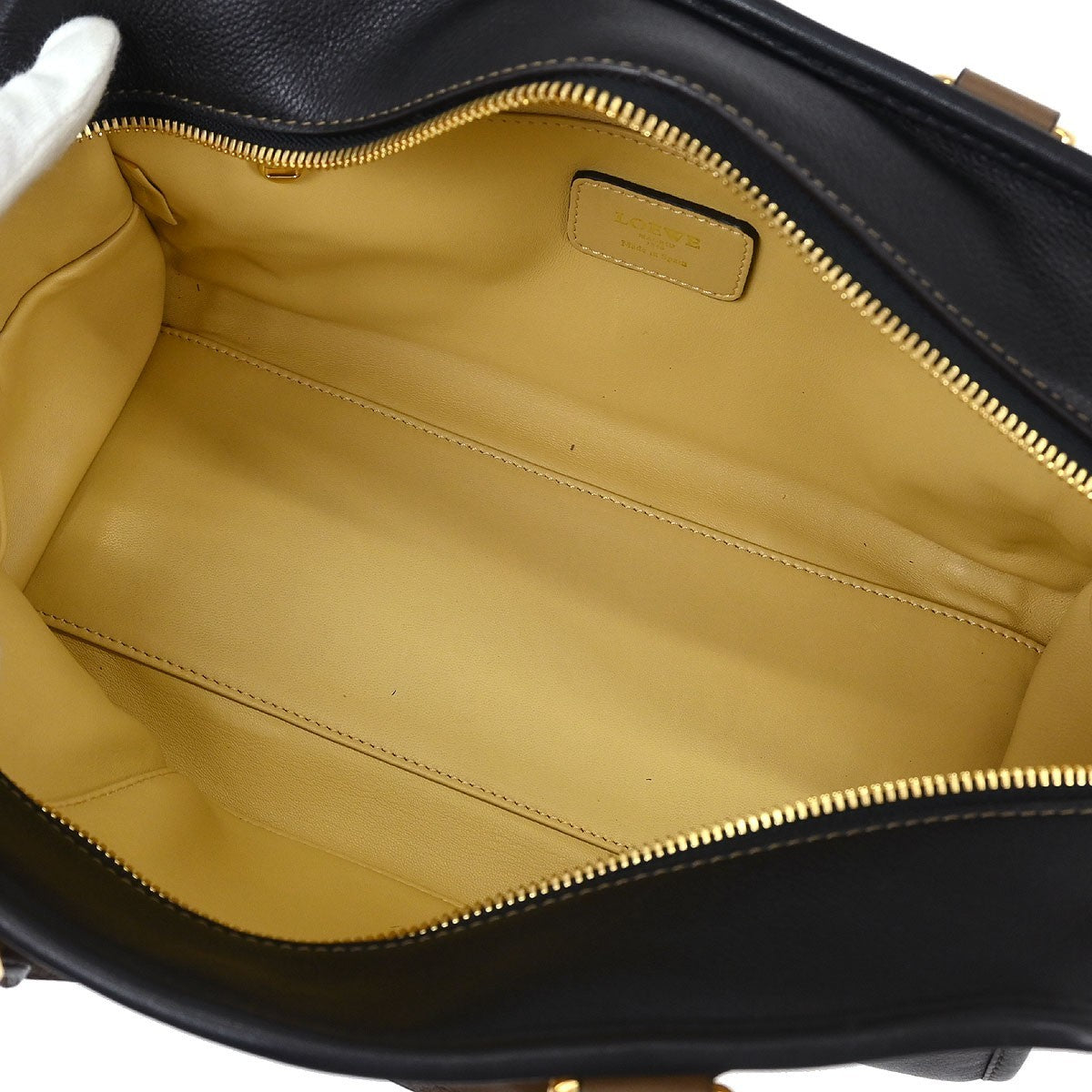 Loewe Amazona Bag Leather Beige Leather Handbag (Pre-Owned)