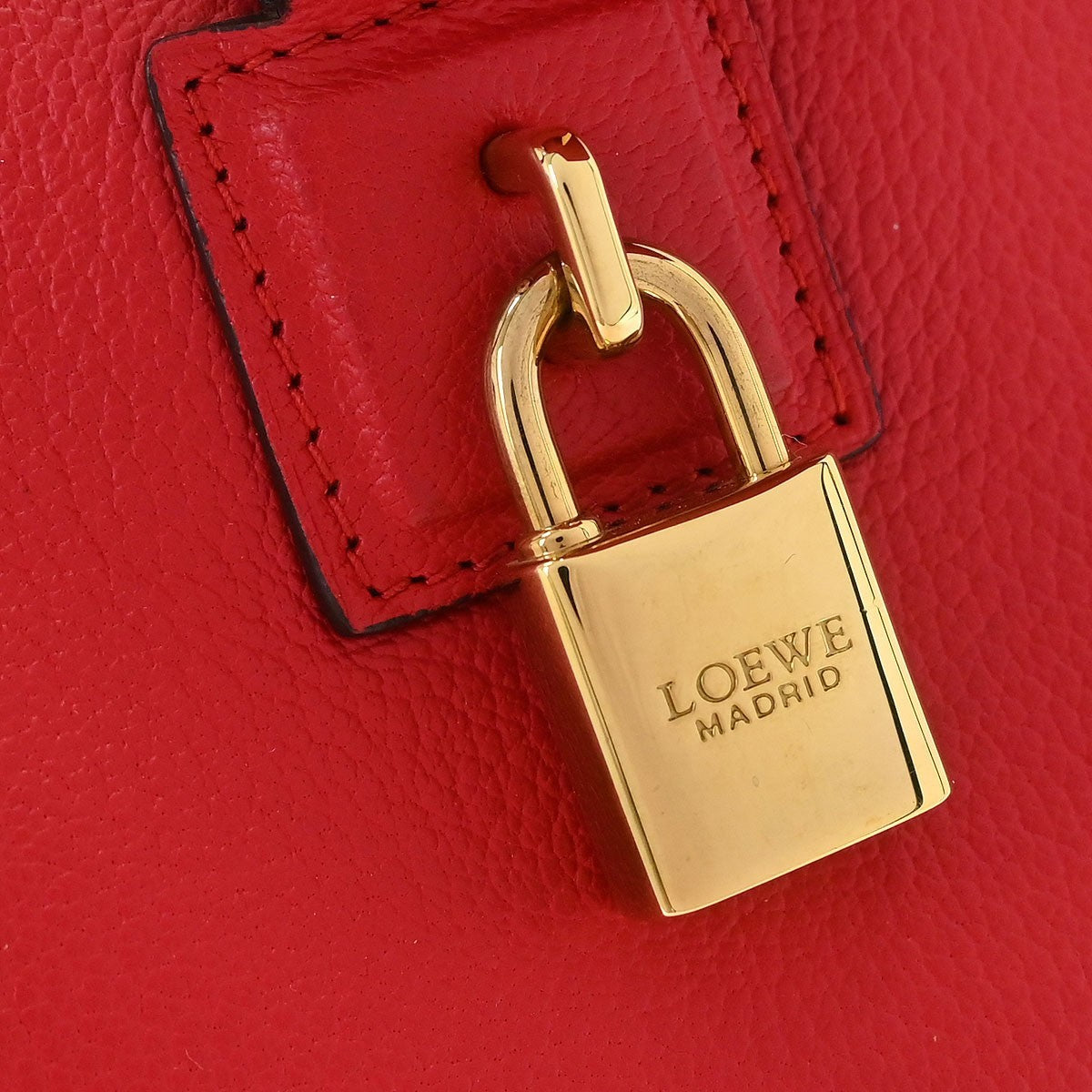 Loewe Amazona Bag Leather Red Leather Handbag (Pre-Owned)